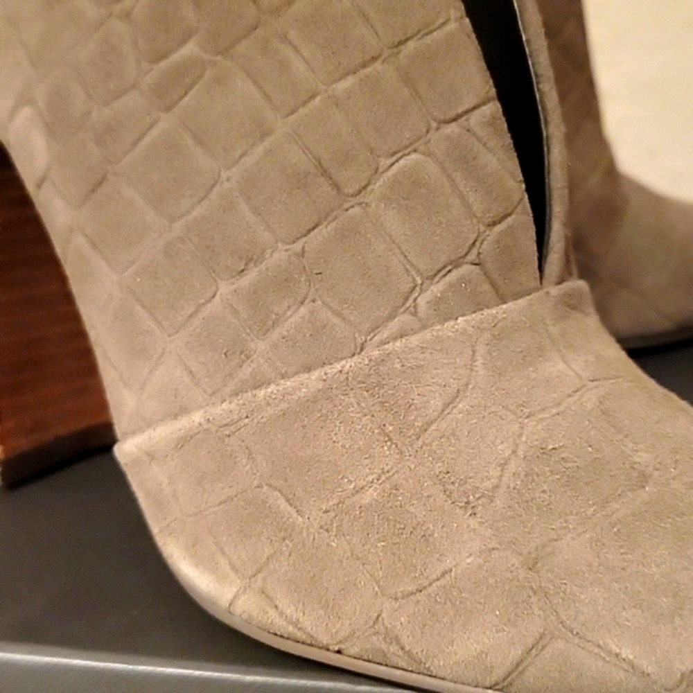 Vince Camuto Steevera Bootie Suede Grey size 7 - Picture 4 of 10